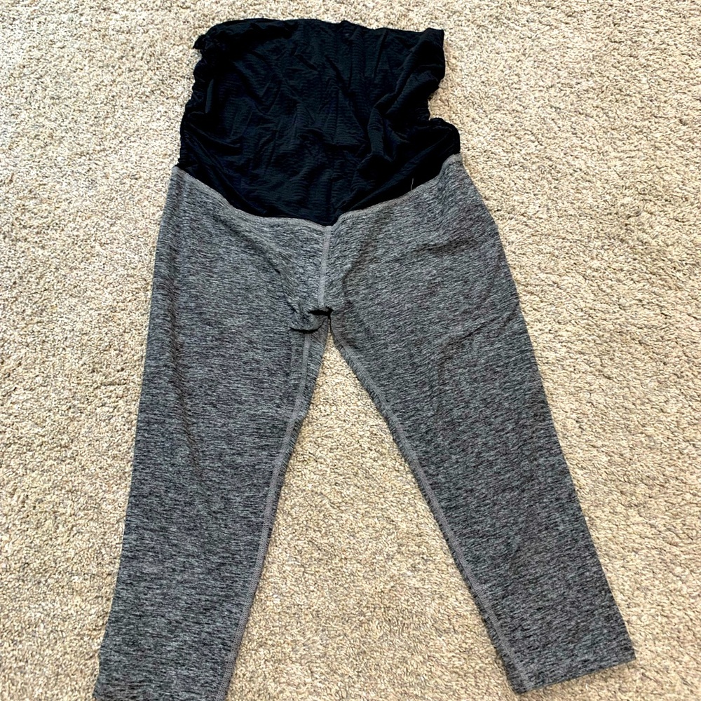 Beyond the Bump maternity yoga crop pants. Black/White color. Size Large.